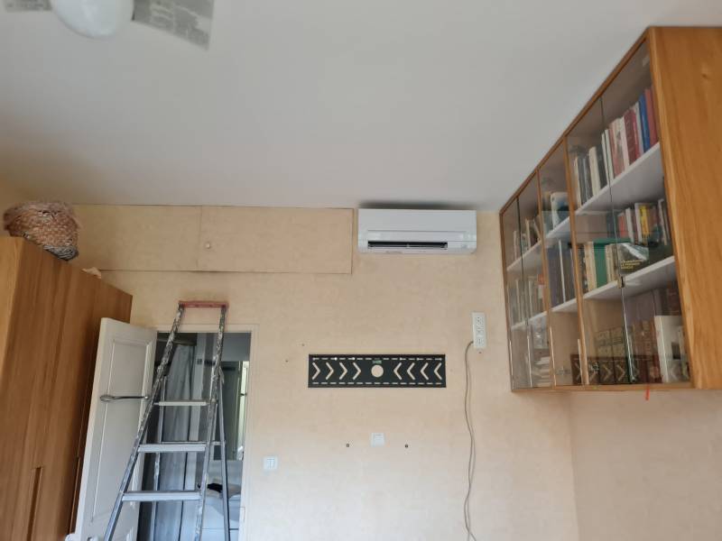Climatisation réversible mitsubishi electric dans le salon installé par génération confort