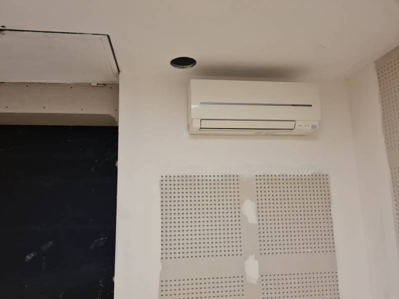 Climatisation réversible mitsubishi electric gamme compact taille 5KW pour une classe d'élèves par Génération confort à Marseille