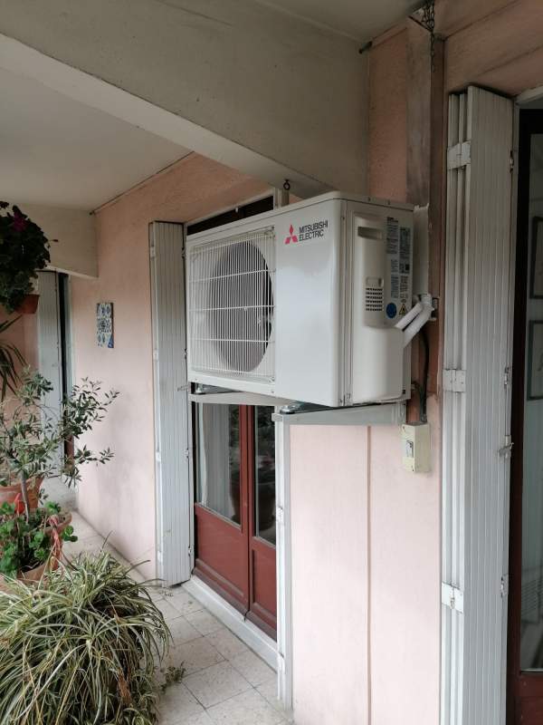 Groupe ventilateur extérieur pompe à chaleur Air/Eau Hitachi RAS-5WHVNPE pour plancher chauffant 13400 Aubagne par Génération Confort
