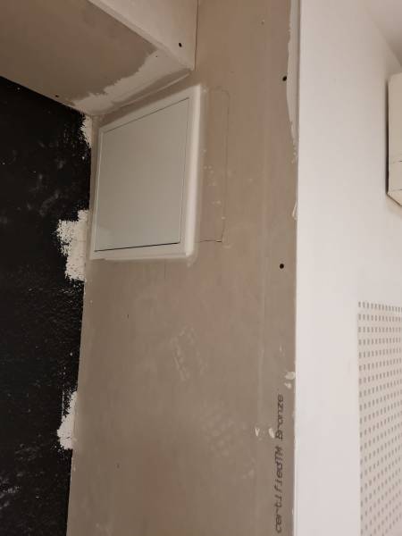 Trappe d'accès aux liaisons entre l'appareil intérieur et extérieur Mitsubishi electric Génération confort à Marseille