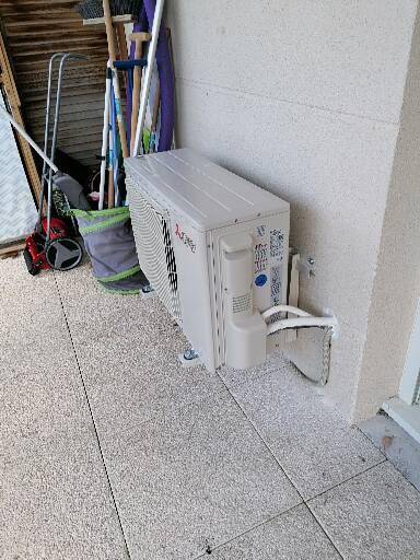 Installation terrasse unité extérieure groupe extérieure Mitsubishi Electric par Génération Confort