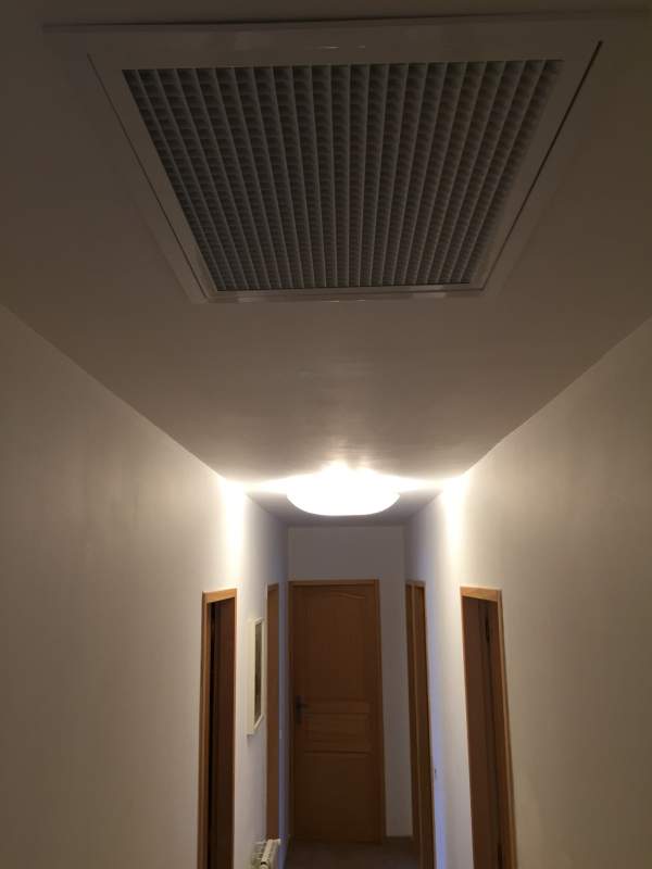 Grille de reprise dans le couloir des chambres Saint Savournin Génération Confort