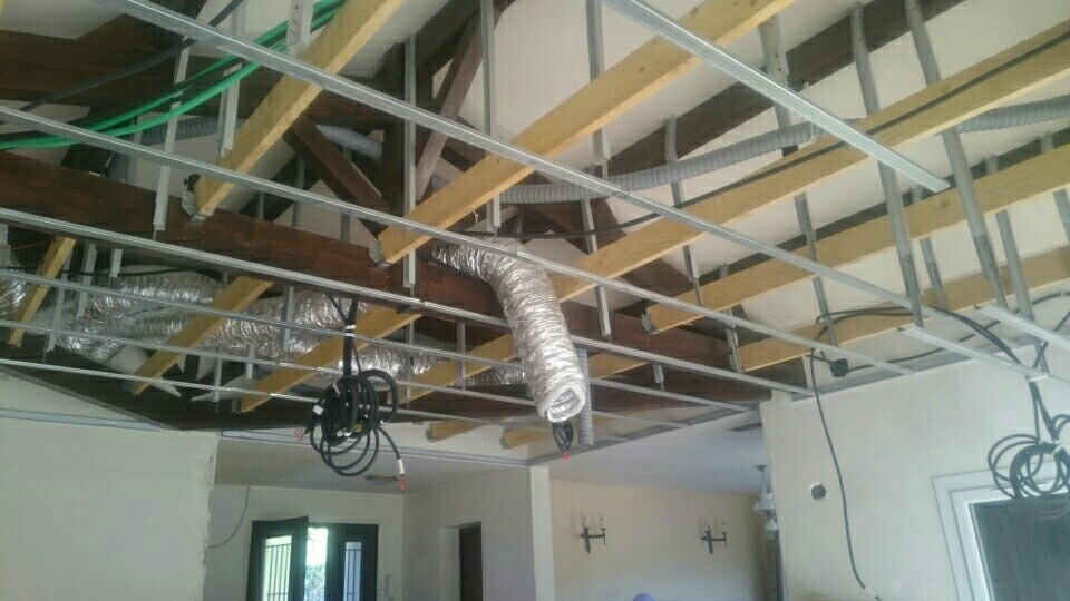 Gaines dans le faux plafond avant BA 13 à Simiane 13109 installée par Génération Confort