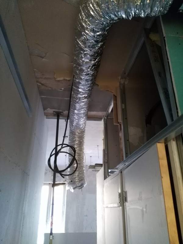 Passage des gaines en attente dans le faux plafond Rue d'Italie Marseille 13001 Génération Confort