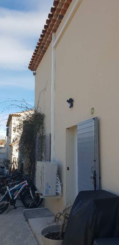 Groupe extérieur qui alimente les 5 climatisations murales