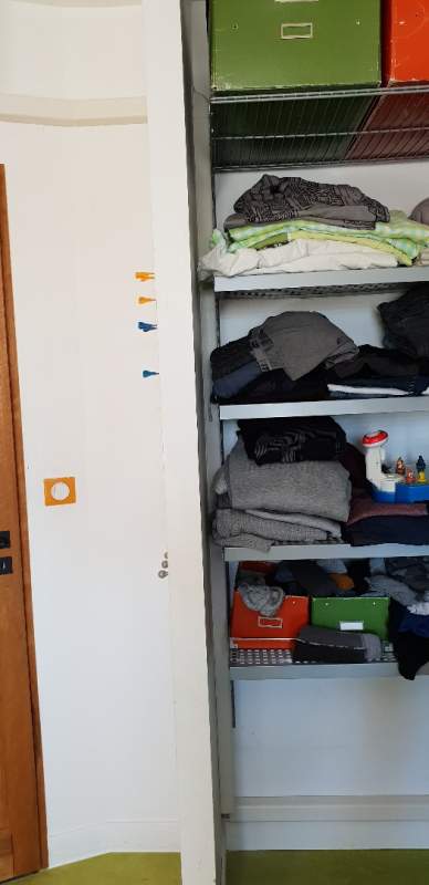 Goulotte qui passe dans le placard