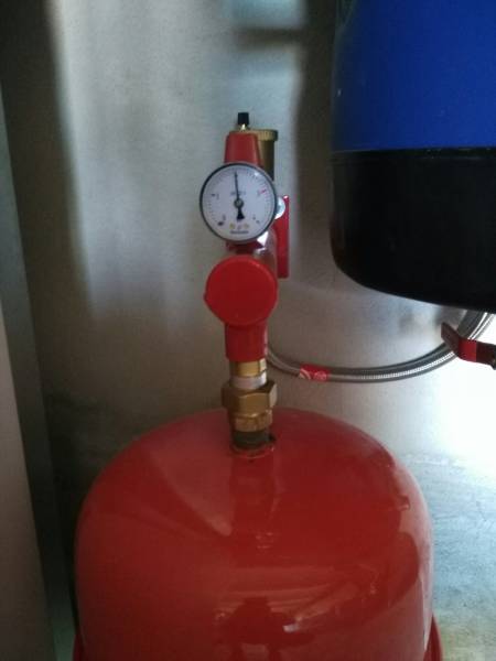 Vase d'expansion  Pompe à Chaleur Air/Eau Bi-bloc Eau chaude Sanitaire et Radiateur à Allauch 13190 par Génération Confort