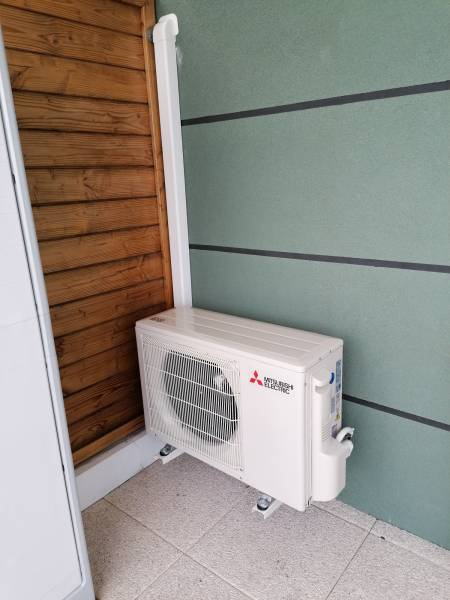 Groupe extérieur de référence MUZ-AP35 à la Fourragère Marseille par Génération Confort