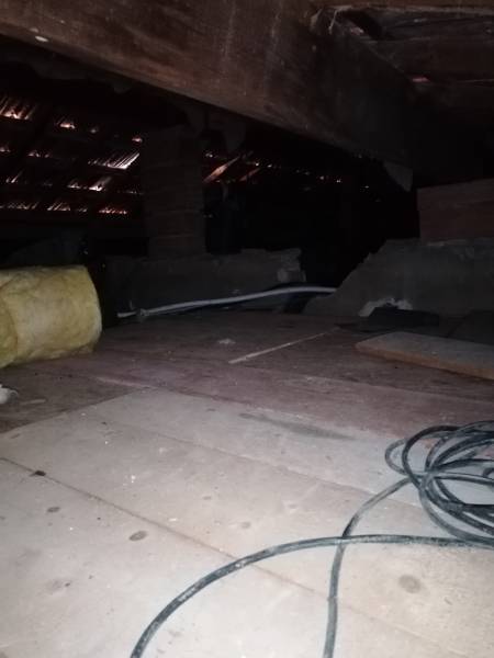 Liaisons frigorifiques et électriques sous combles