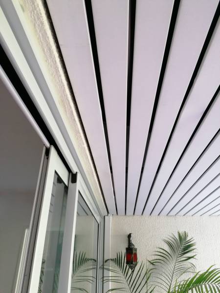 Goulotte extérieure avec passage dans faux plafond Bd Lord DUVEEN par Génération Confort