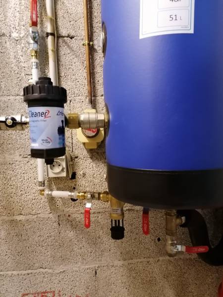 Pot de désembouage de l'installation Hitachi 13012 Saint-Barnabé Marseille par Génération Confort