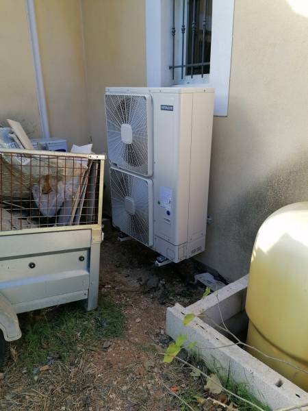 Groupe extérieur de marque HITACHI de la gamme YUTAKI à ALLAUCH par Génération Confort