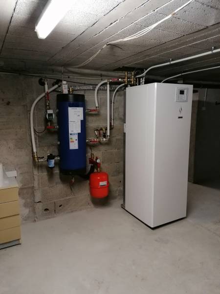 Unité intérieure Yutaki bi bloc eau chaude sanitaire et plancher chauffant à Allauch 13190 par Génération Confort