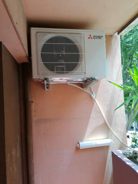 Positionnement de l'unité extérieure Mitsubishi Electric à l'air libre par Génération Confort