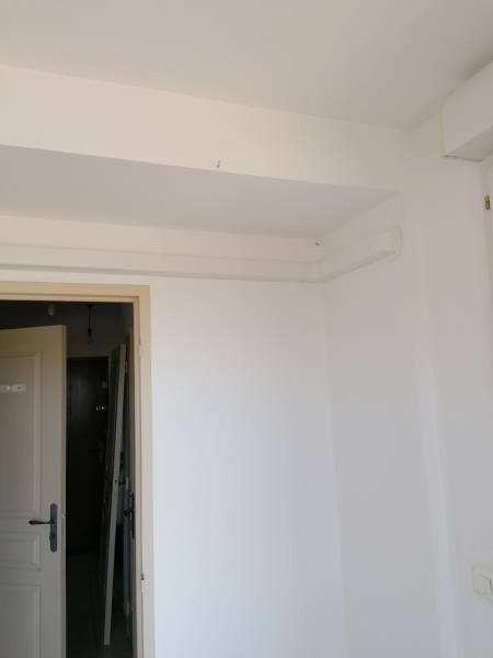 Finition de la pose des goulottes blanches par Génération Confort dans Marseille 13012