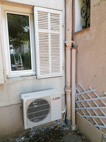 Groupe extérieur capable de faire fonctionner l'unité intérieure pour un salon de 25m carré dans le 12 eme arrondissement par Génération Confort