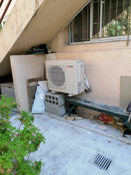 unité extérieur sous escalier à l'abris de la vue par generation confort 13950 ALLAUCH