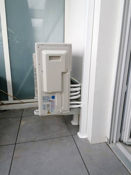 Vu de profil avec branchements unités extérieure mitsubishi electric