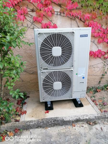 Pompe à Chaleur AIR/EAU Moyenne température de marque HITACHI Yutaki S Prem Inventer de référence RAS-4WHVNPE