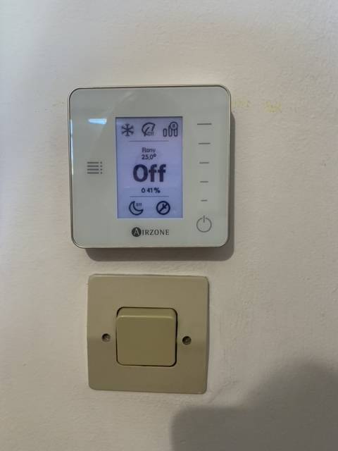 Thermostat pour réguler température chaud ou froid gainable Air Zone Chambre de maison dans le 13008 au Prado à Marseille Par génération Confort