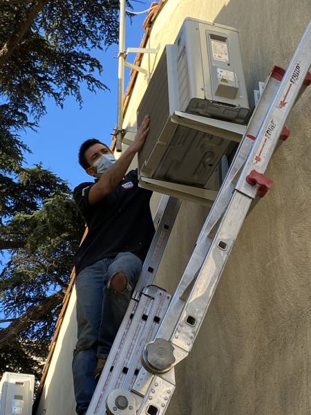 Positionnement du groupe extérieur par notre Technicien 11arrondissemnt à Marseille par Génération Confort