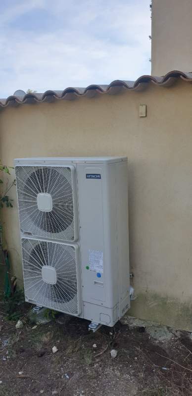 Groupe extérieur pour une pompe à chaleur Air/Eau HITACHI RAS-4WHVNPE Marseille 13012 Av saint Julien génération Confort