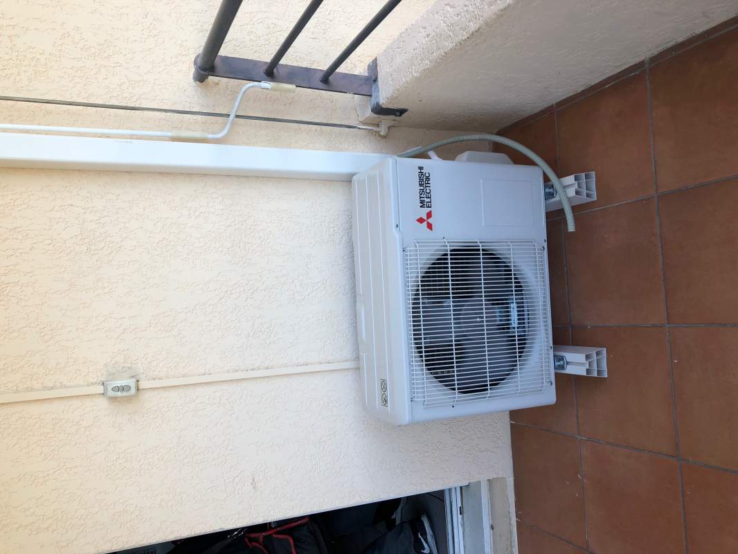 Installation Mono split Climatisation réversible Mitsubishi Electric MUZ-DM25VA Av Blancarde 13004 Marseille
