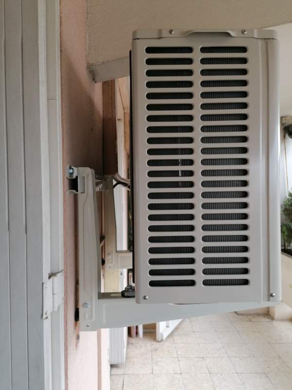 Dos du groupe extérieur Hitachi liaison frigorifique 13400 Aubagne par Génération Confort