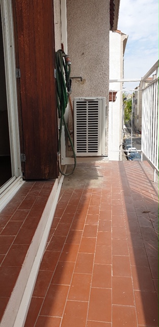 Groupe ventilateur extérieur raccordé en liaison frigorifique avec l'unité intérieure 13004 Marseille Rue Saint Sophie par Génération Confort