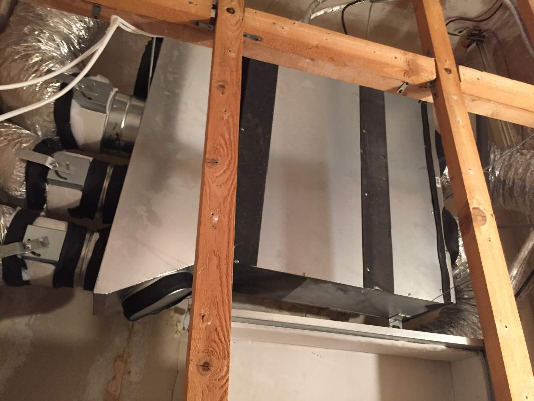 Unité avec un depart gaines dans un faux plafond