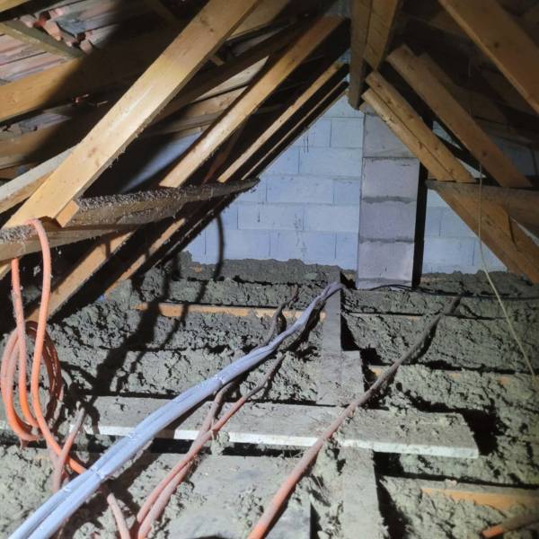 Passage tubes dans les combles