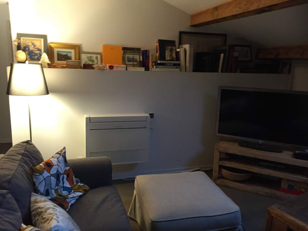 Console dans le salon MFZ KJ de MITSUBISHI ELECTRIC