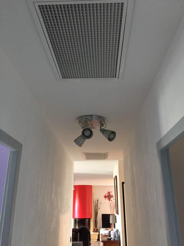 Grille de reprise avec filtre dans le couloir