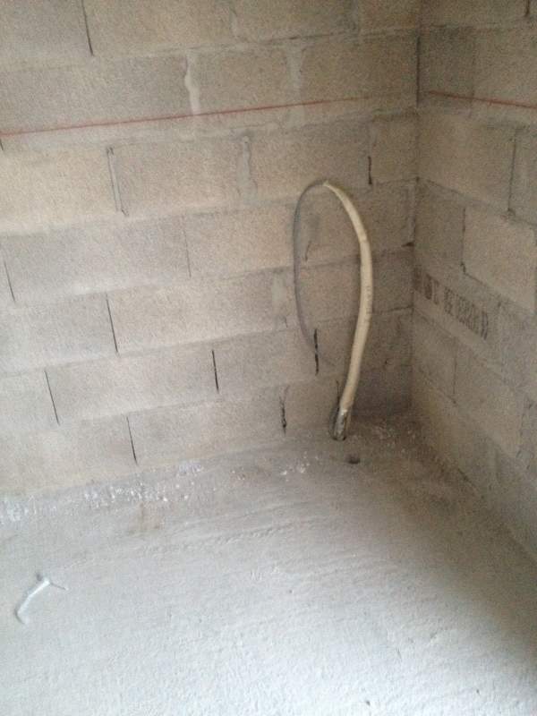 Tubes en attente console maison neuve Cadolive Juin 2009