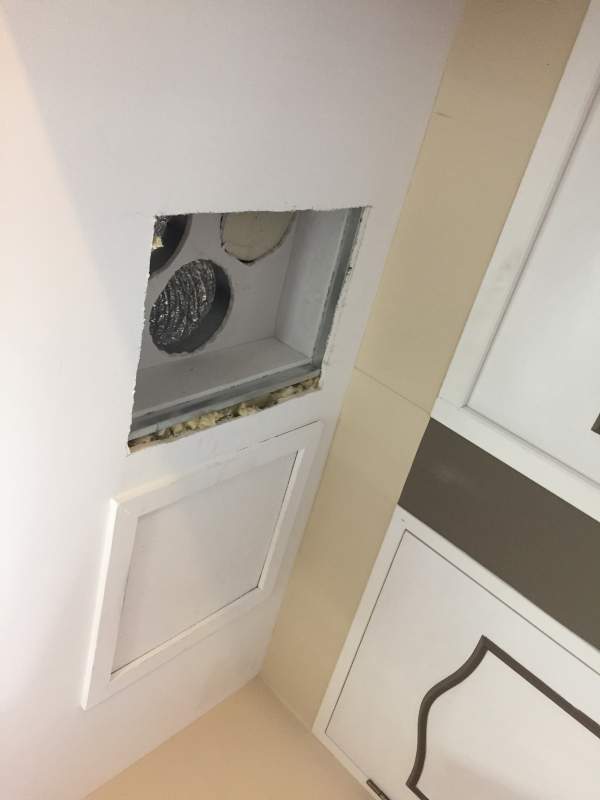 Grille de reprise dans couloir