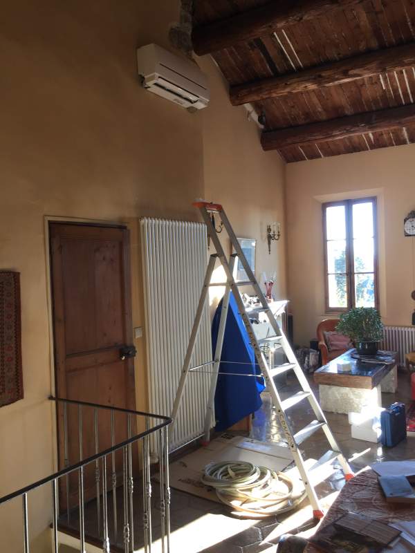 Mise en place unité murale gamme Compacte